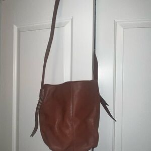 Cole Haan Elegant Brown Leather Shoulder Bag

Pure leather
Hardly worn